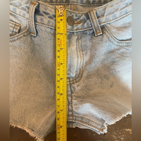 BRANDY MELVILLE low rise light was Jean shorts - Picture 7 of 7